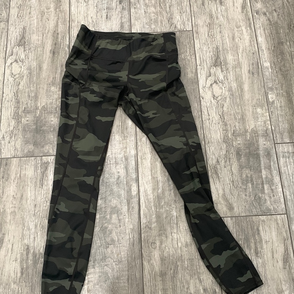 Execellent EUC Athleta Camo Leggings